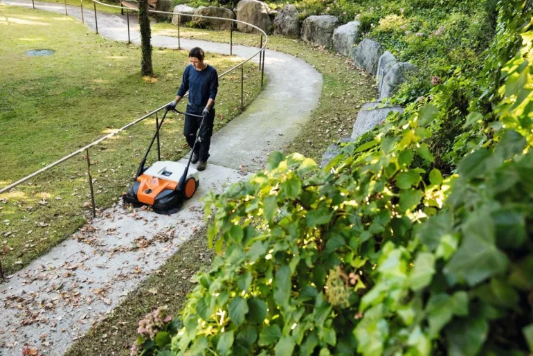 Balayeuse à batterie (produit seul) KGA770 STIHL