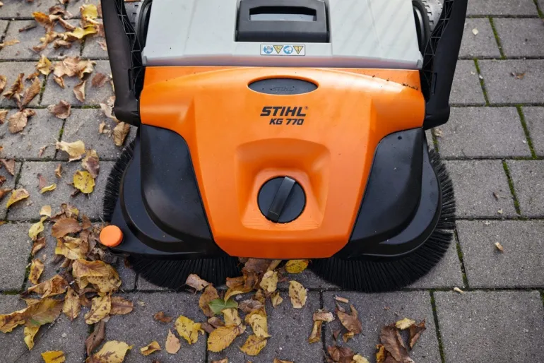 Balayeuse mécanique KG 770 STIHL