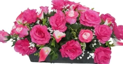 Balconnière de roses et de callas H 34 L 60 l 40 cm
