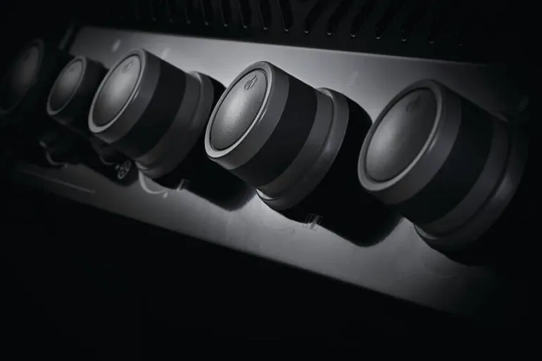 Barbecue à gaz Rogue RB 425RSB