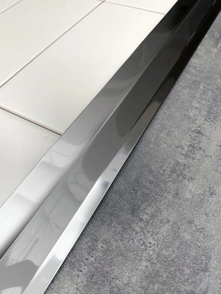 Barre de seuil multi-niveau inox brillant adhésif 5x83cm