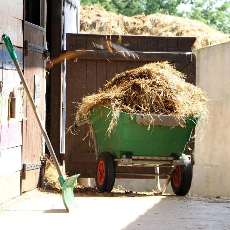 Brouette basculante 330 litres LA BUVETTE