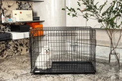 Cage en métal grillagée avec plateau noir S 60 cm