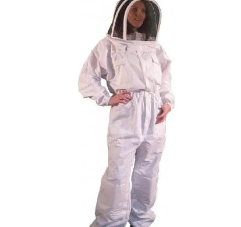 Combinaison avec cagoule blanche