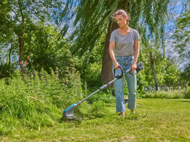 Coupe-bordures PowerTrim 30/18V P4A + batterie GARDENA