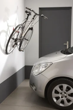 Crochet vélo mural fixation par la pédale