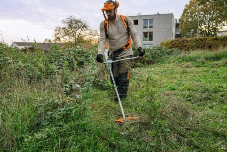 Débroussailleuse à batterie FSA 200 (produit seul) STIHL