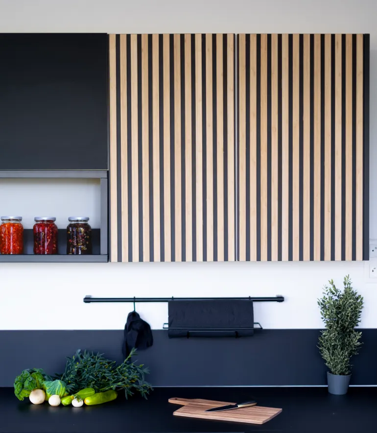 Façade BOTHA 40 cm fond noir