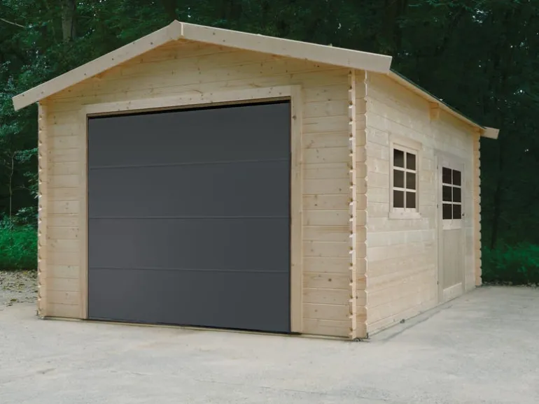 Garage Trad. en bois blanc à porte sectionnelle 18,19 m²