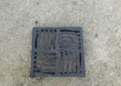 Grille plate en fonte C250 + cadre 50x50