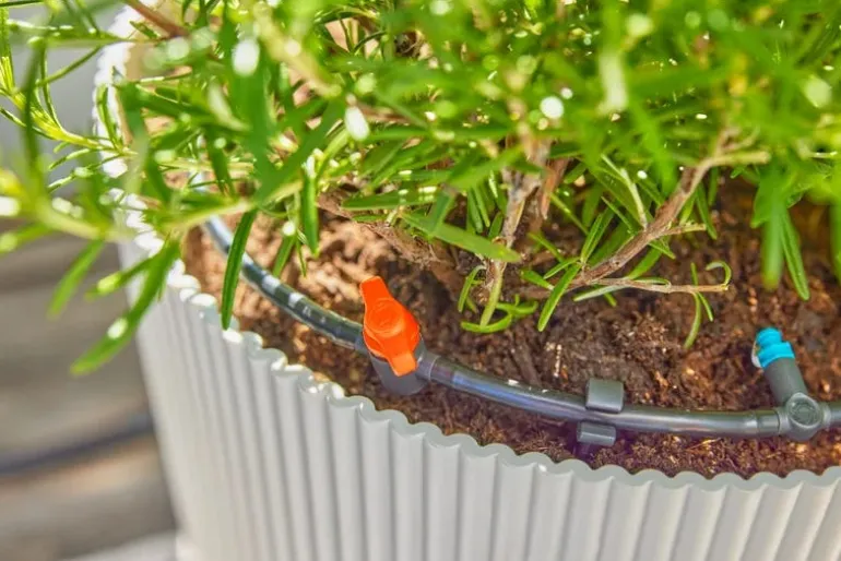 Kit d'initiation pour terrasse jusqu'à 30 plantes GARDENA