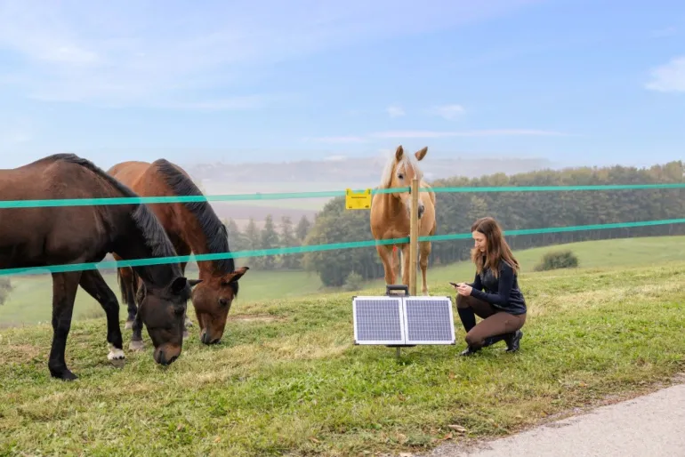 Électrificateur solaire connecté Sun Power S 2400 smart AKO