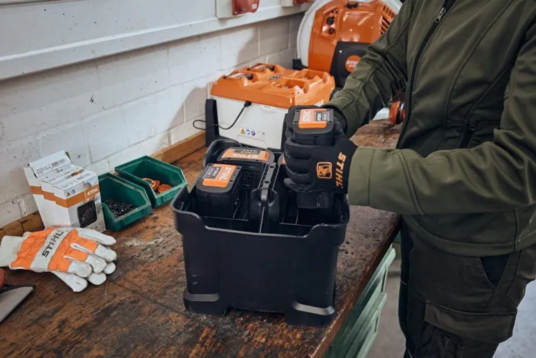Multi chargeur rapide AL 301-4 STIHL