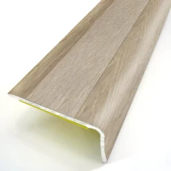 Nez de marche Déco alu plaxé chêne lavé adhésif 3,6x2,4x95cm
