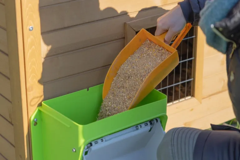 Nourrisseur volaille avec dispositif SmartCoop 7,5 kg KERBL