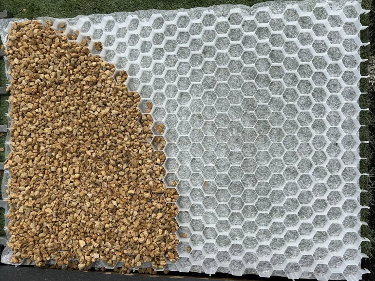 Plaque stabilisatrice à clips pour graviers 3x79,5x112,3 cm