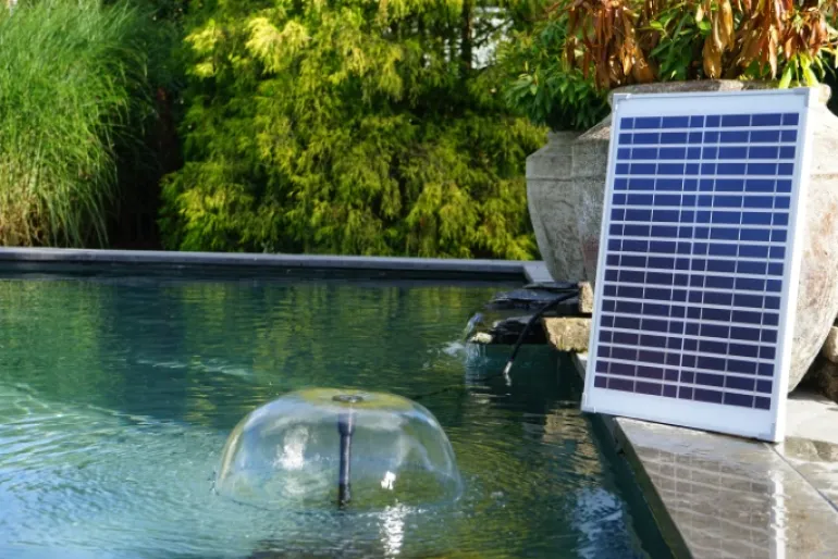 Pompe solaire avec panneau solaire + jets d'eau différents