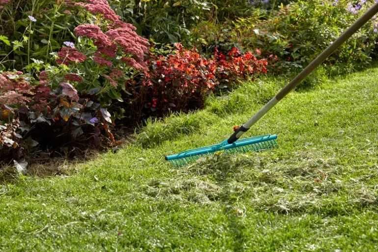 Râteau à gazon combisystem 60 cm GARDENA