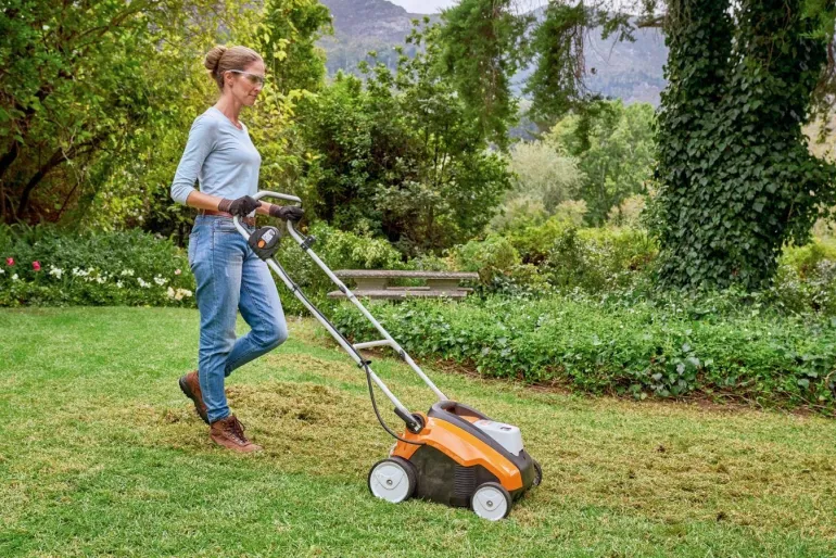 Scarificateur à batterie compact RLA 240 (produit seul)