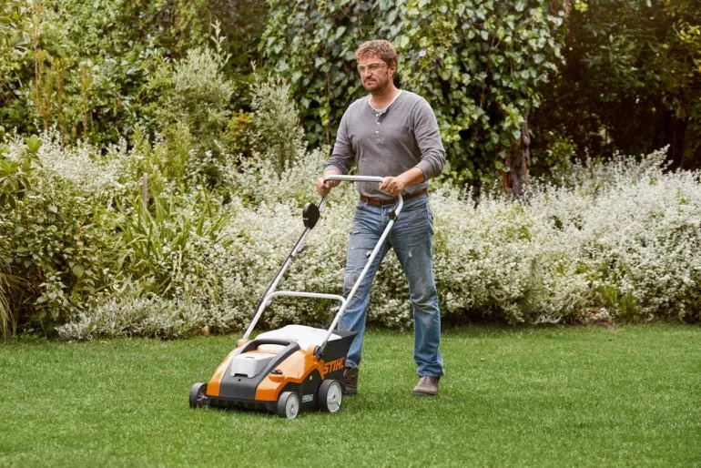 Scarificateur à batterie compact RLA 240 (produit seul)