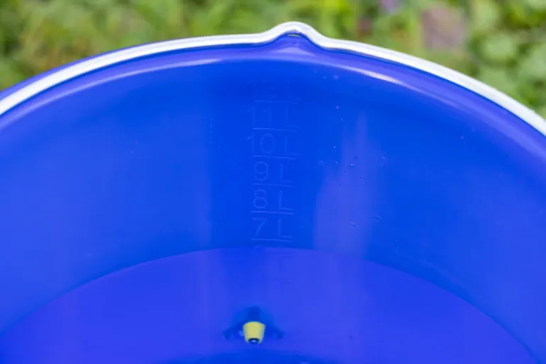 Seau abreuvoir pour volaille bleu transparent 12L KERBL