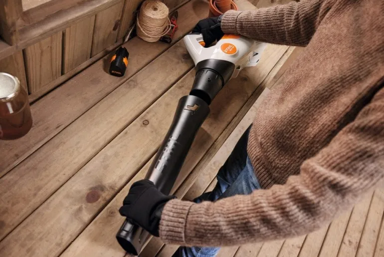 Souffleur à batterie BGA30 + 2 batteries AS2 +chargeur STIHL