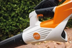 Souffleur à batterie BGA50 + batterie AK20 + chargeur STIHL
