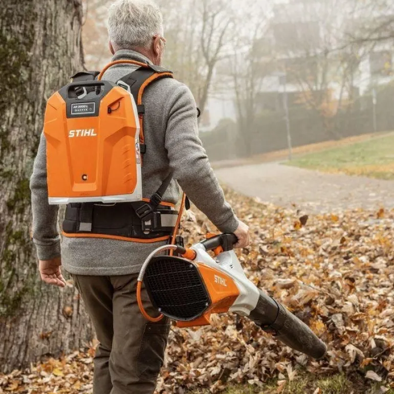 Souffleur sans batterie BGA200 + système de portage STIHL