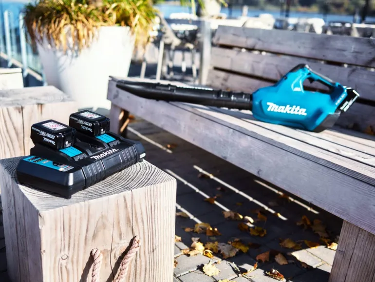 Souffleur 36 V (2 x 18 V) Li-Ion 5 Ah (4 batteries) MAKITA