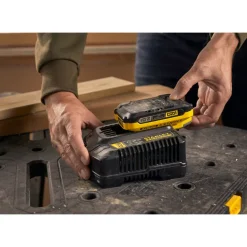 Starter kit chargeur V20 2A + 2 batteries 18V 2Ah STANLEY