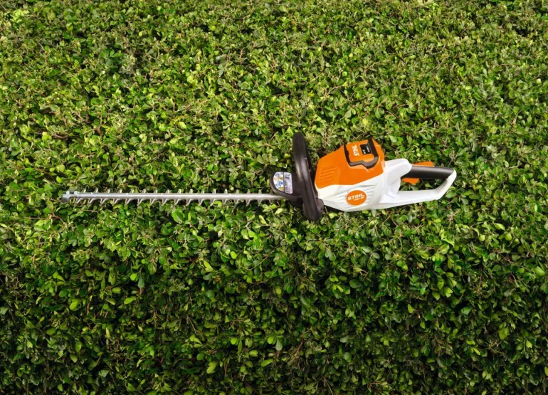 Taille-haie à batterie HSA 50 + pack batterie AK 10 STIHL