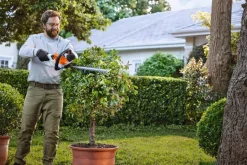 Taille-haie à batterie HSA40 + pack 2 batteries AS 2 STIHL
