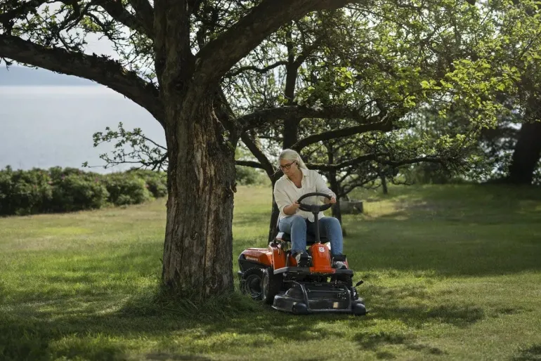 Tondeuse autoportée R 112iC HUSQVARNA
