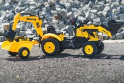 Tractopelle Komatsu avec excavatrice arrière et remorque
