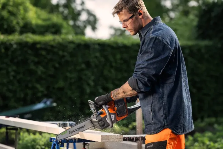 Tronçonneuse à batterie 215i (produit seul) HUSQVARNA