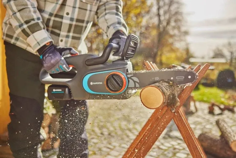 Tronçonneuse sur batterie PowerSaw 250/18V + batterie